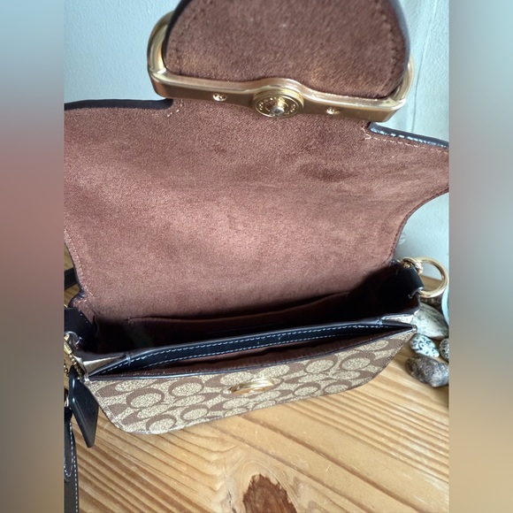 Coach - Picture 6 of 8